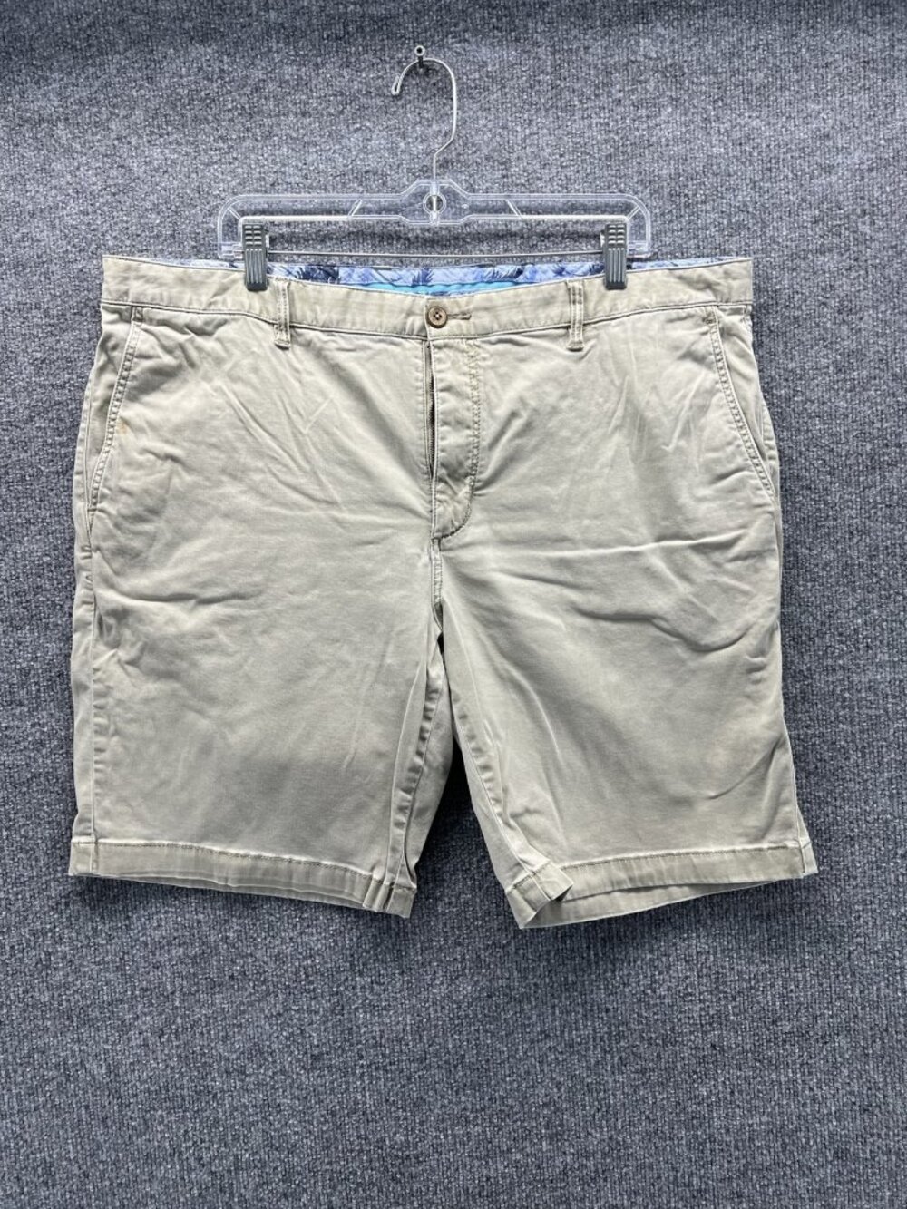 Tommy Bahama Shorts Mens 42 Beige Chino Flat Front Cotton Casual Summer Relaxed